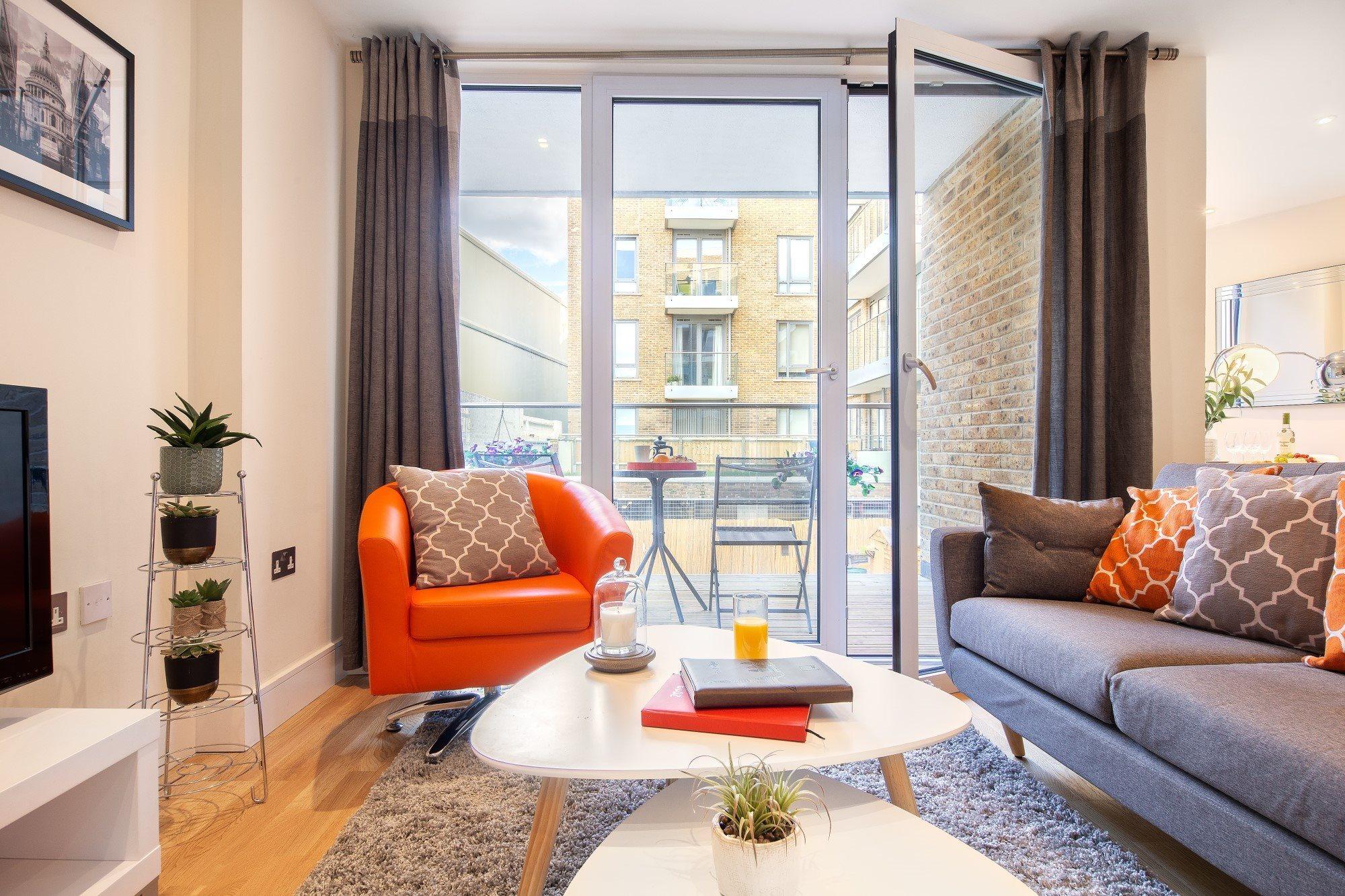 Two Bedroom Serviced Apartment With Balcony In Weymouth Building, Deacon Street Лондон Экстерьер фото