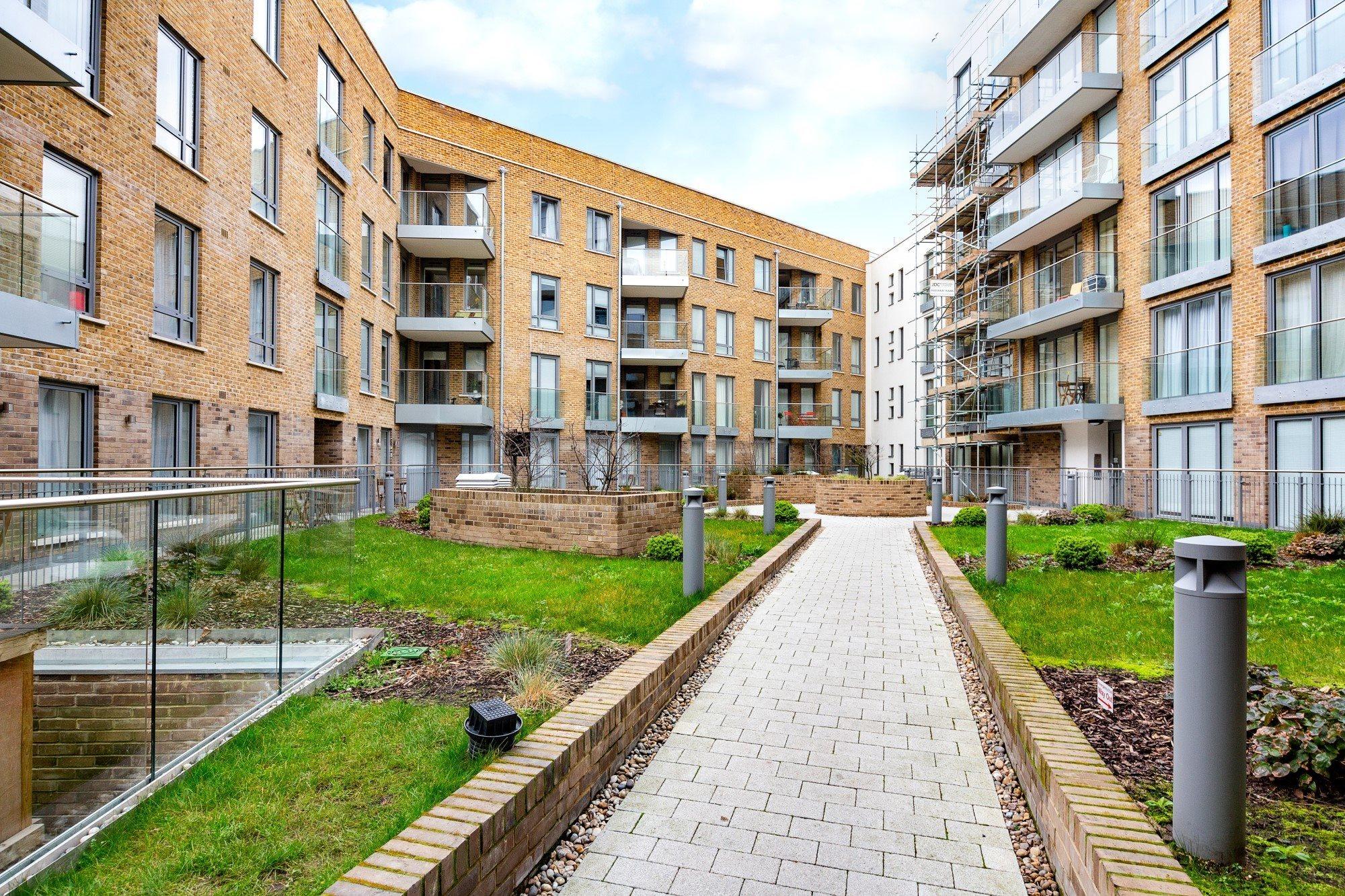 Two Bedroom Serviced Apartment With Balcony In Weymouth Building, Deacon Street Лондон Экстерьер фото