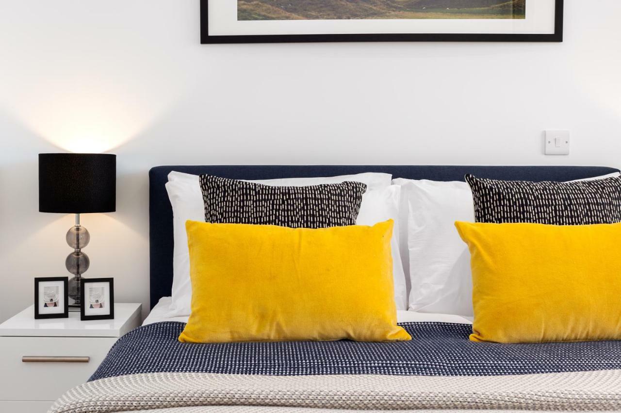 Two Bedroom Serviced Apartment With Balcony In Weymouth Building, Deacon Street Лондон Экстерьер фото