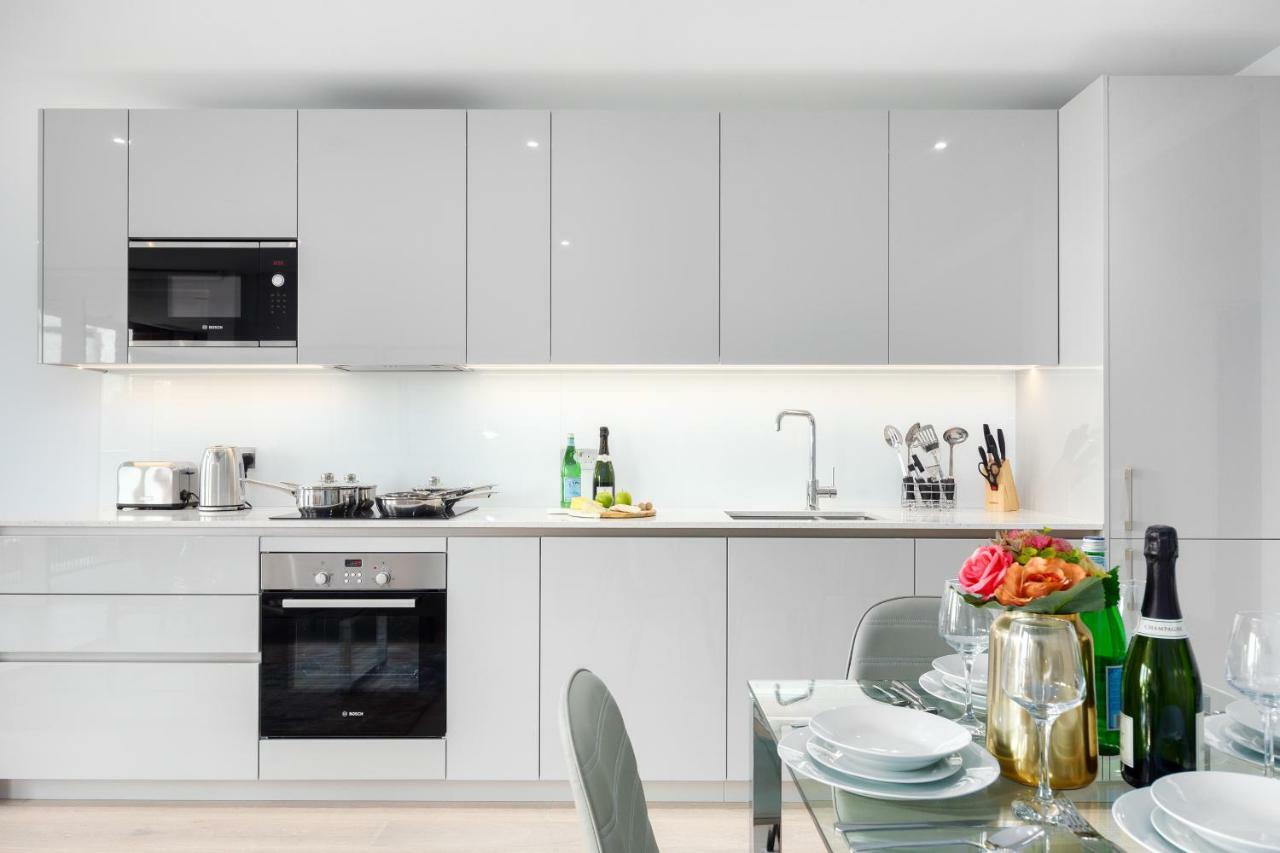 Two Bedroom Serviced Apartment With Balcony In Weymouth Building, Deacon Street Лондон Экстерьер фото